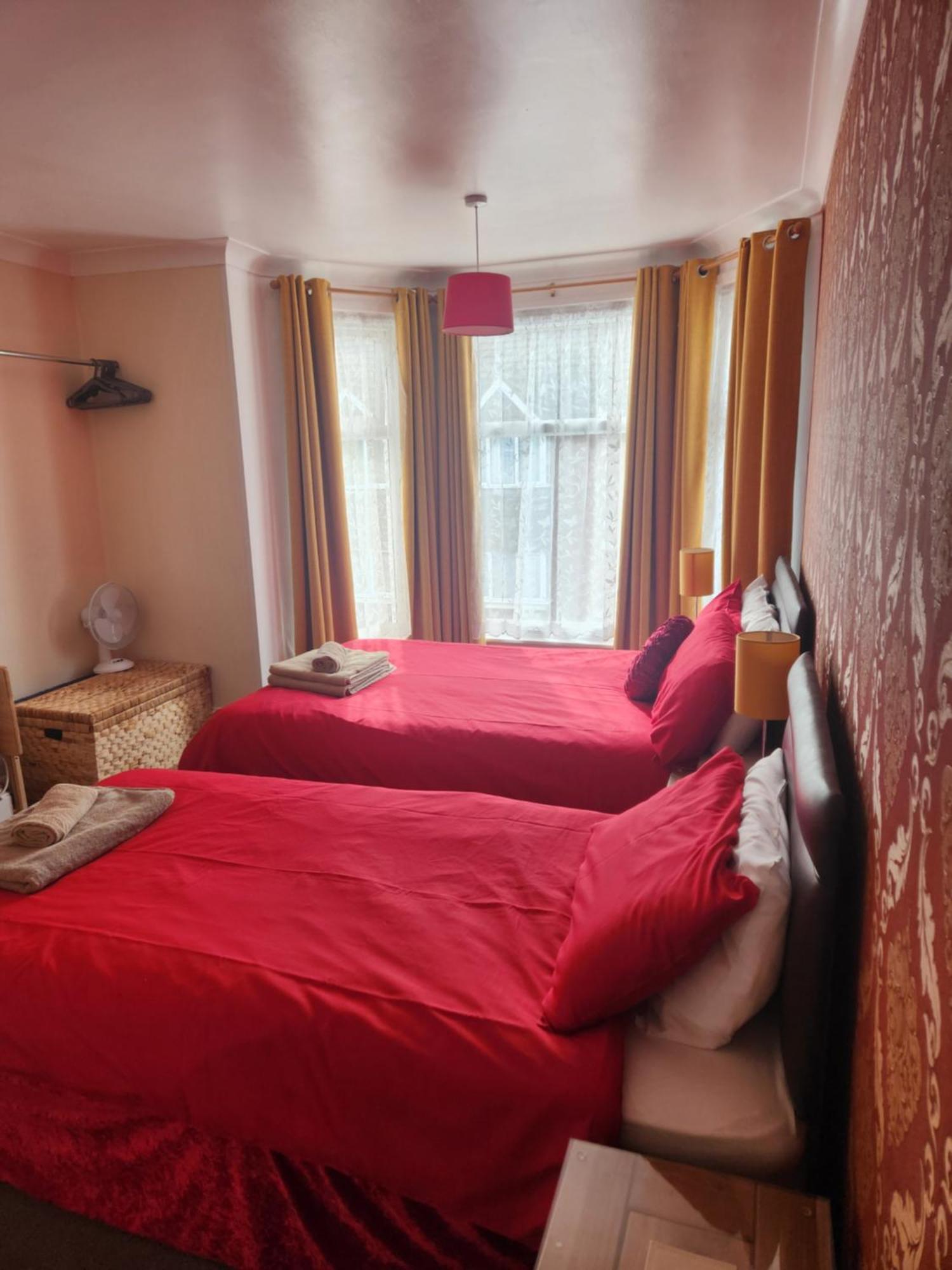 Twin Palms Guesthouse Грейт-Ярмут Екстер'єр фото